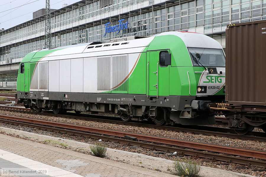 Salzburger Eisenbahn Transportlogistik - ER20-02
/ Bild: setger2002_bk1910290124.jpg