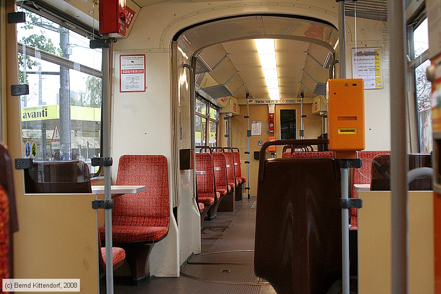 Wiener Lokalbahn - 4-108 - Innenansicht 
/ Bild: wlb108_bk0809150176.jpg