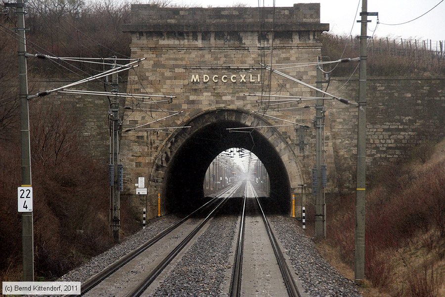 Bahnhof Gumpoldskirchen - Tunnel
/ Bild: bfgumpoldskirchen_bk1103180030.jpg