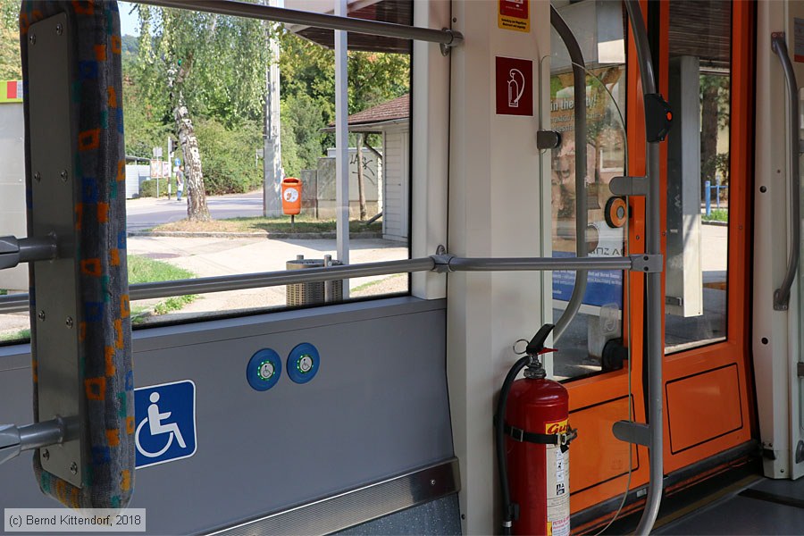 Linz - Stra&szlig;enbahn - 033 - Innenansicht
/ Bild: linz033_bk1808210027.jpg