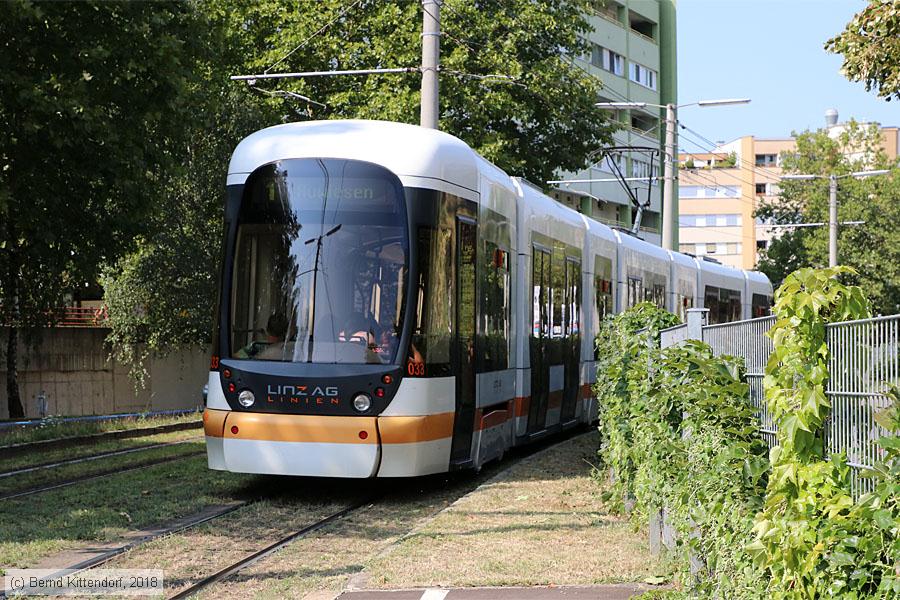 Linz - Straßenbahn - 033
/ Bild: linz033_bk1808210030.jpg Linz - Straßenbahn - 033
/ Bild: linz033_bk1808210030.jpg
