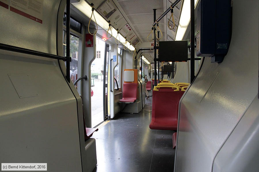 Wien - Straßenbahn - 695 - Innenansicht
/ Bild: wien695_bk1608290082.jpg