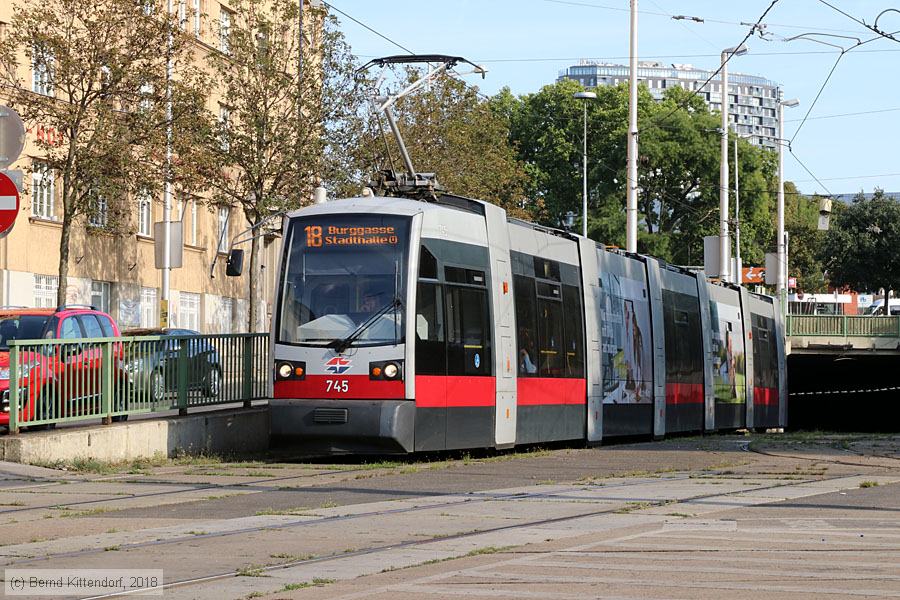 Wien - Straßenbahn - 745
/ Bild: wien745_bk1808180207.jpg