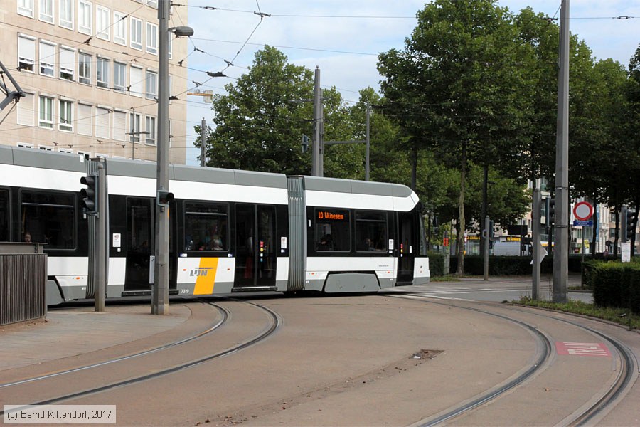 Straßenbahn Antwerpen - 7319
/ Bild: antwerpen7319_bk1708220041.jpg Straßenbahn Antwerpen - 7319
/ Bild: antwerpen7319_bk1708220041.jpg