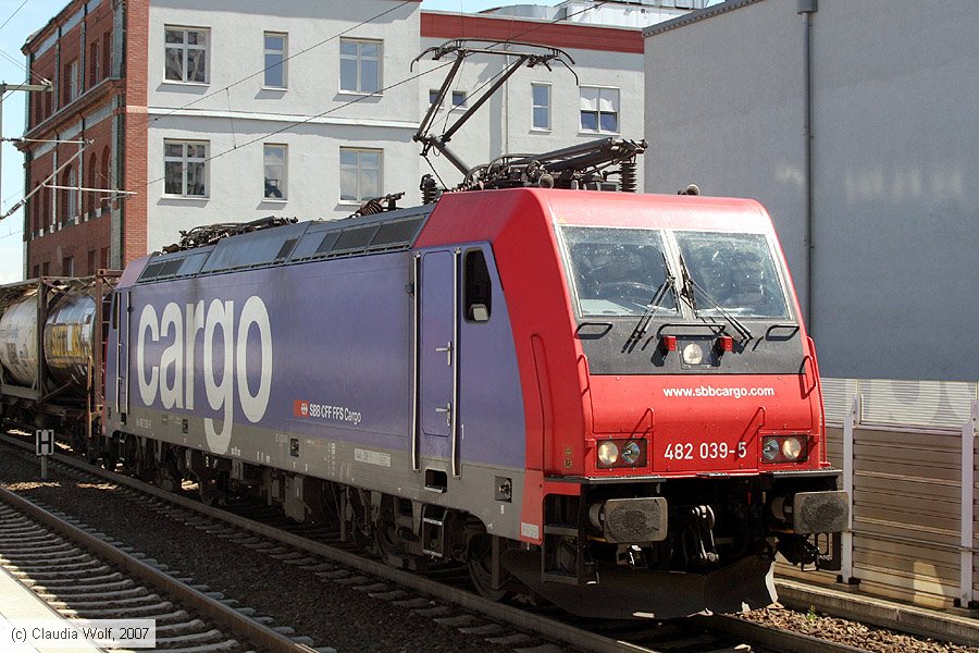 SBB Cargo - 482039-5
/ Bild: sbb4820395_cw0708230004.jpg SBB Cargo - 482039-5
/ Bild: sbb4820395_cw0708230004.jpg