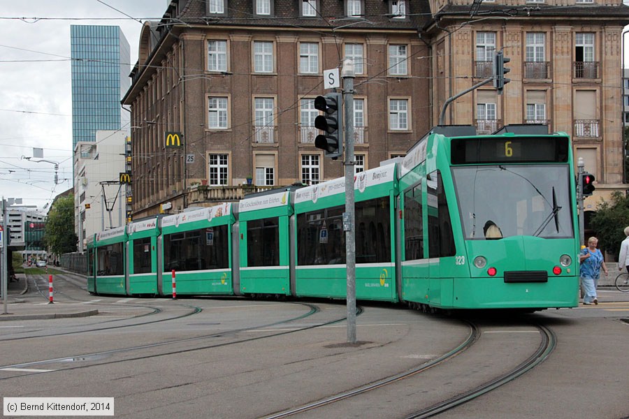 Basel - Straßenbahn - 323
/ Bild: basel323_bk1408110125.jpg