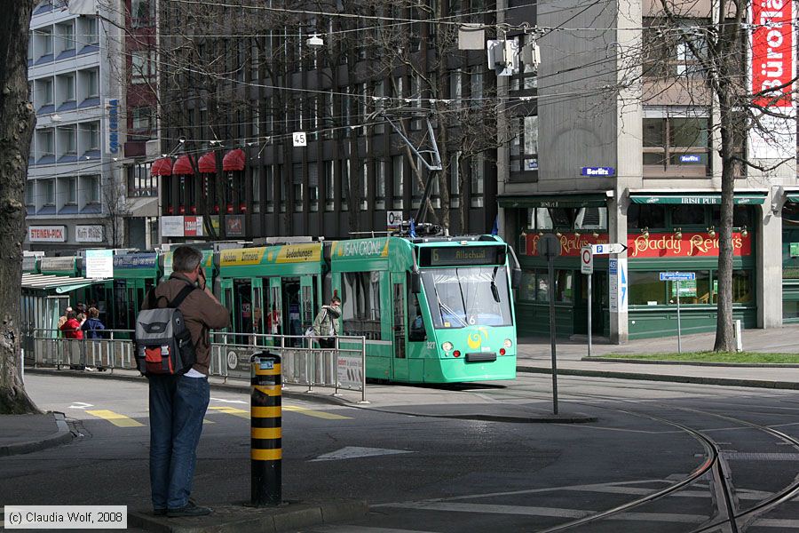 Basel - Straßenbahn - 327
/ Bild: basel327_cw0803300179.jpg