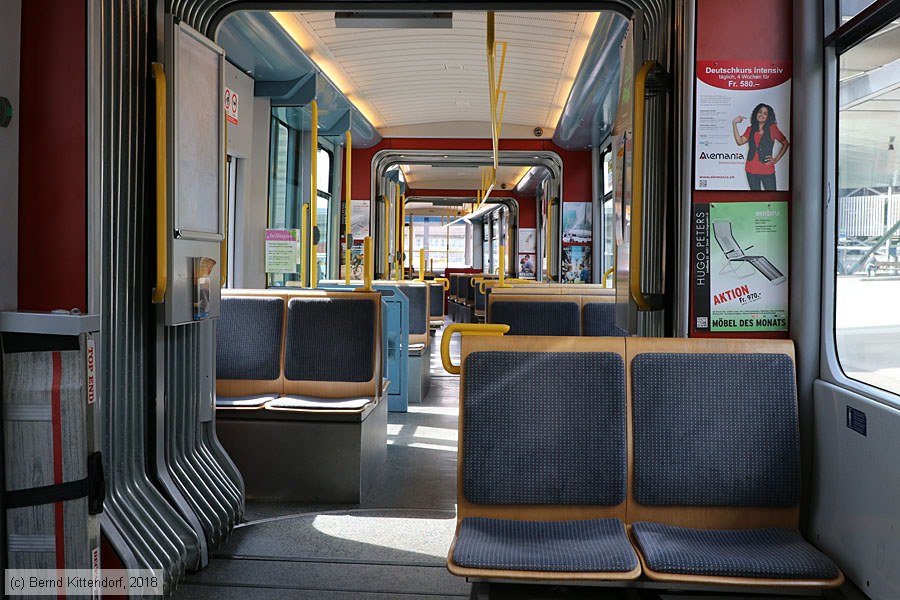 Zürich - Straßenbahn - 3063 - Innenansicht
/ Bild: zuerich3063_bk1804230113.jpg
