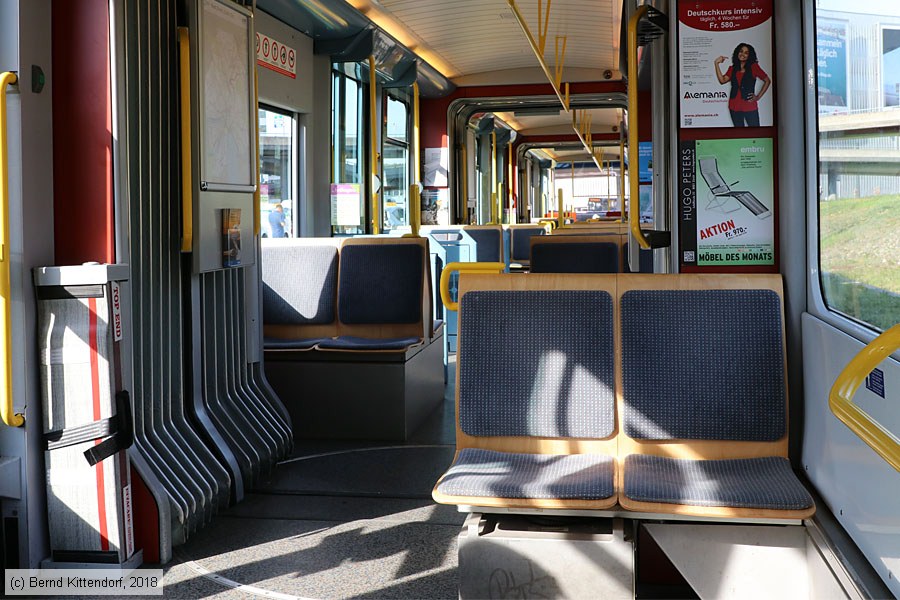 Zürich - Straßenbahn - 3070 - Innenansicht
/ Bild: zuerich3070_bk1804220256.jpg