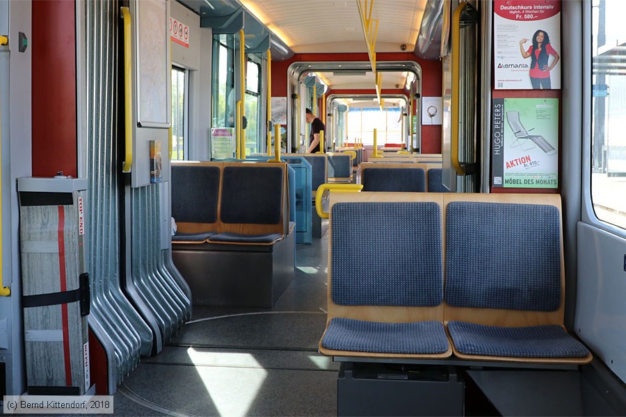 Zürich - Straßenbahn - 3074 - Innenansicht
/ Bild: zuerich3074_bk1804220224.jpg