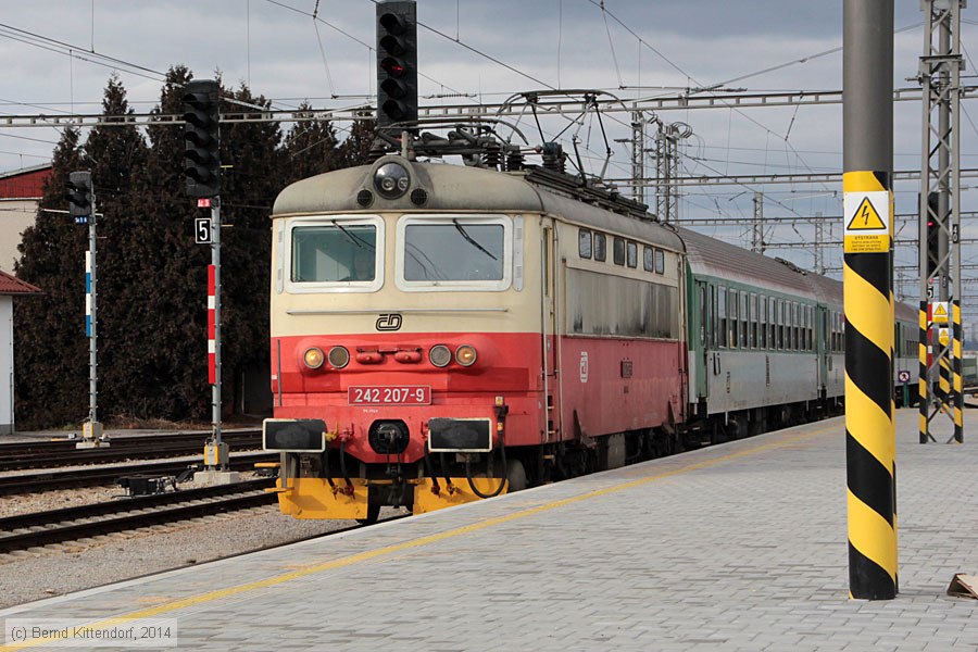 Česk&eacute; Dr&aacute;hy - 242207-9
/ Bild: cd2422079_bk1402110175.jpg