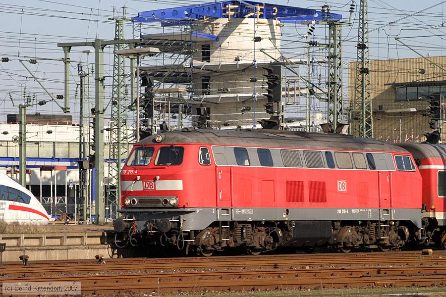 Deutsche Bahn - 218219-4
/ Bild: db2182194_bk0703110139.jpg Deutsche Bahn - 218219-4
/ Bild: db2182194_bk0703110139.jpg