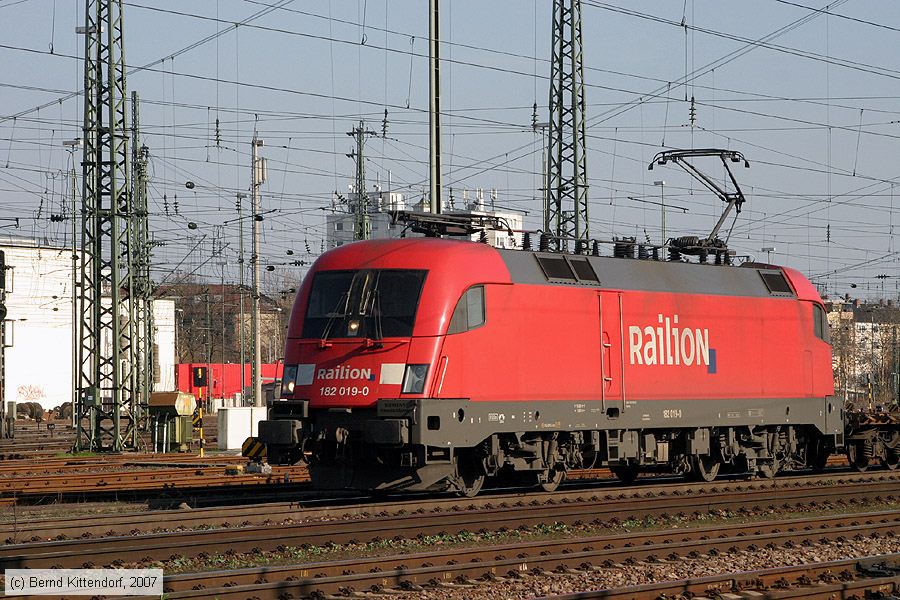 Deutsche Bahn - 182019-0
/ Bild: db1820190_bk0703110136.jpg