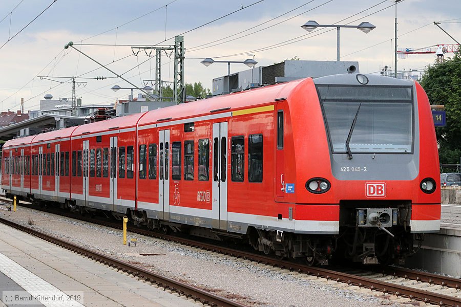 Deutsche Bahn - 425045-2
/ Bild: db4250452_bk1906160166.jpg