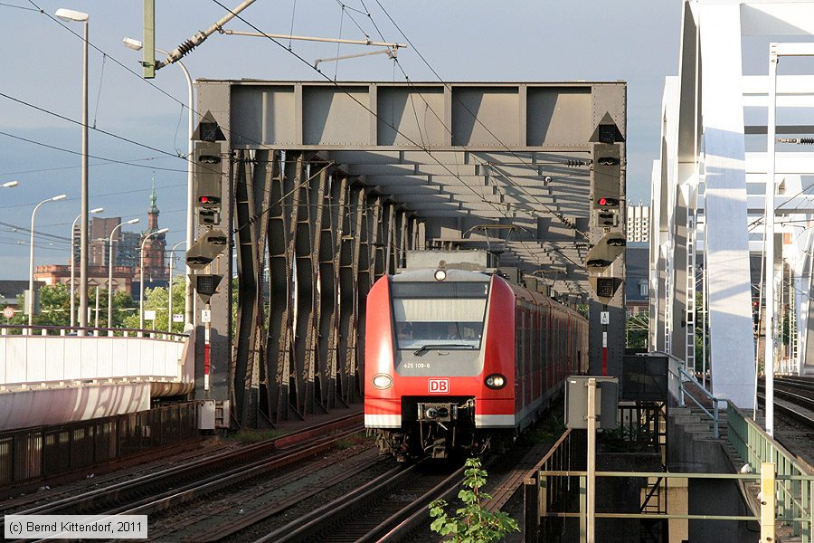 Deutsche Bahn - 425109-6
/ Bild: db4251096_bk1106210108.jpg