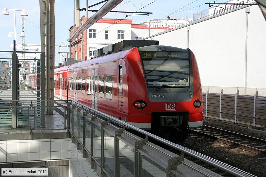 Deutsche Bahn - 425111-2
/ Bild: db4251112_bk1006100019.jpg