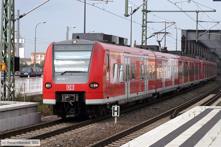Deutsche Bahn - 425118-7
/ Bild: db4251187_bk0607270020.jpg