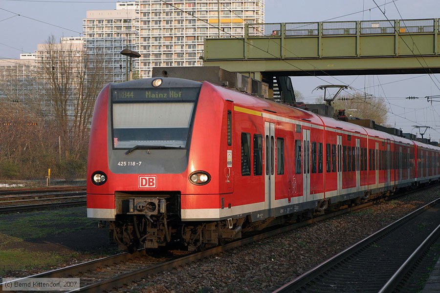 Deutsche Bahn - 425118-7
/ Bild: db4251187_bk0703280054.jpg
