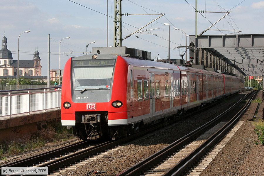 Deutsche Bahn - 425118-7
/ Bild: db4251187_bk0906030069.jpg