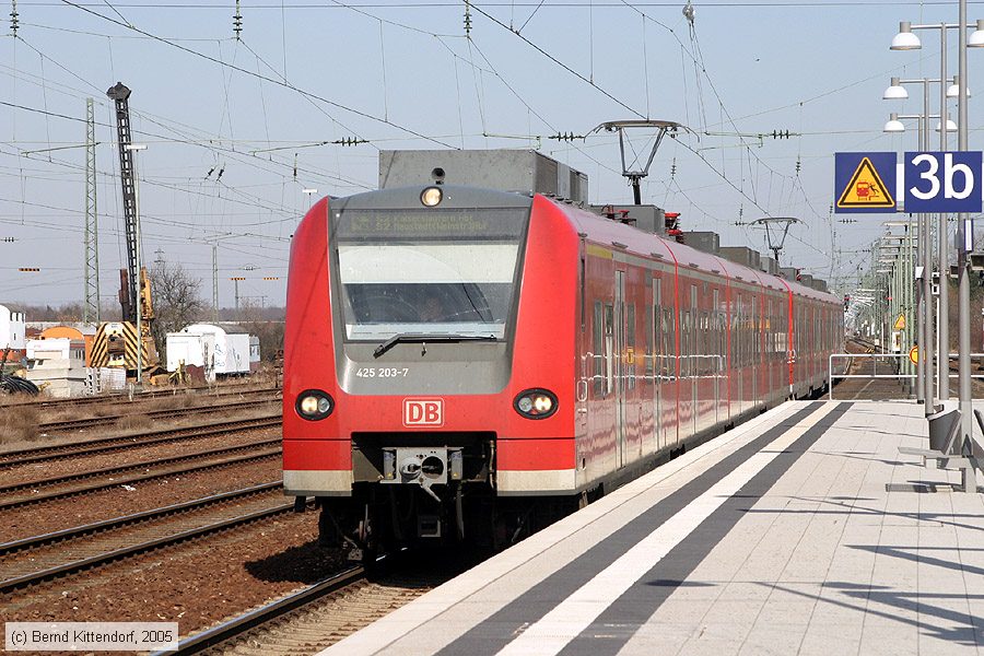 Deutsche Bahn - S-Bahn Rhein Neckar - 425203-7
/ Bild: db4252037_e0015291.jpg