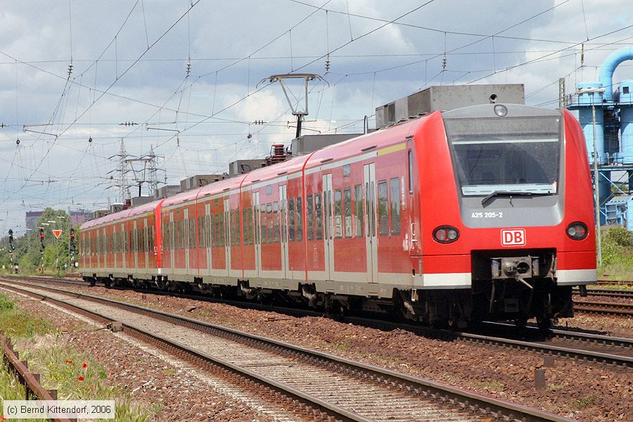 Deutsche Bahn - S-Bahn Rhein Neckar - 425205-2
/ Bild: db4252052_bk0606020098.jpg
