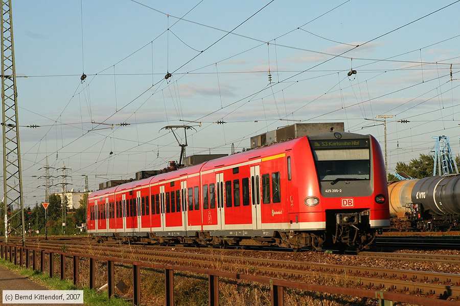 Deutsche Bahn - S-Bahn Rhein Neckar - 425205-2
/ Bild: db4252052_bk0709200026.jpg