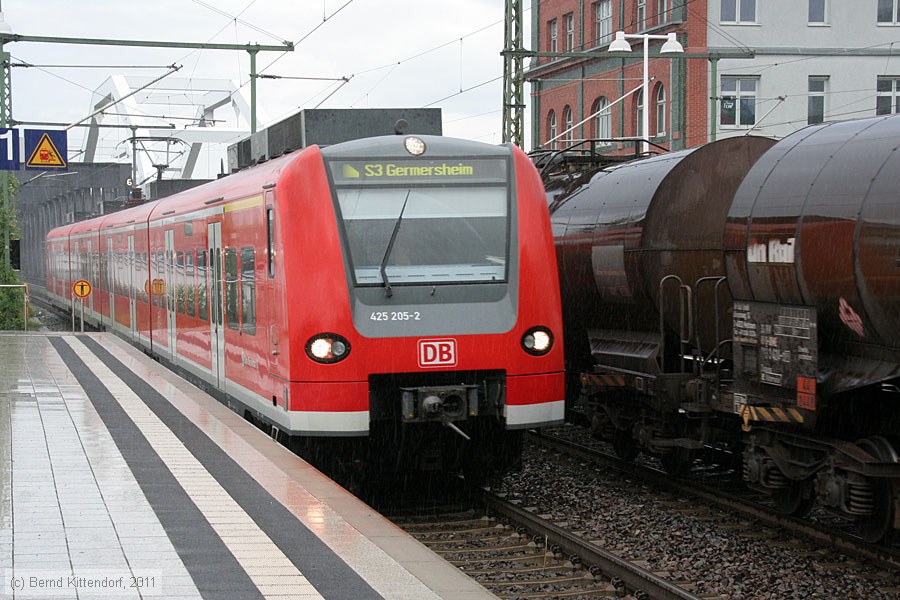 Deutsche Bahn - 425205-2
/ Bild: db4252052_bk1108030051.jpg Deutsche Bahn - 425205-2
/ Bild: db4252052_bk1108030051.jpg