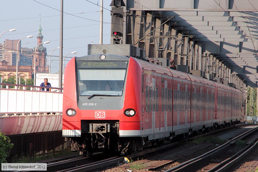 Deutsche Bahn - S-Bahn Rhein Neckar - 425205-2
/ Bild: db4252052_bk1207240025.jpg