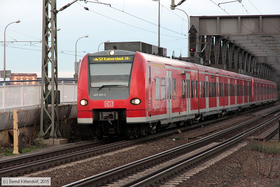Deutsche Bahn - 425205-2
/ Bild: db4252052_bk1512220011.jpg Deutsche Bahn - 425205-2
/ Bild: db4252052_bk1512220011.jpg