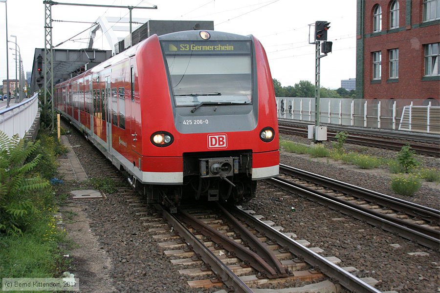 Deutsche Bahn - 425206-0
/ Bild: db4252060_bk1108030023.jpg