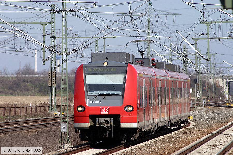 Deutsche Bahn - 425208-6
/ Bild: db4252086_e0015267.jpg