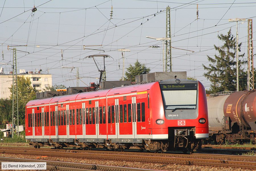 Deutsche Bahn - S-Bahn Rhein Neckar - 425210-2
/ Bild: db4252102_bk0709200020.jpg