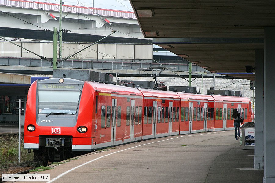 Deutsche Bahn - S-Bahn Rhein Neckar - 425214-4
/ Bild: db4252144_bk0709290044.jpg