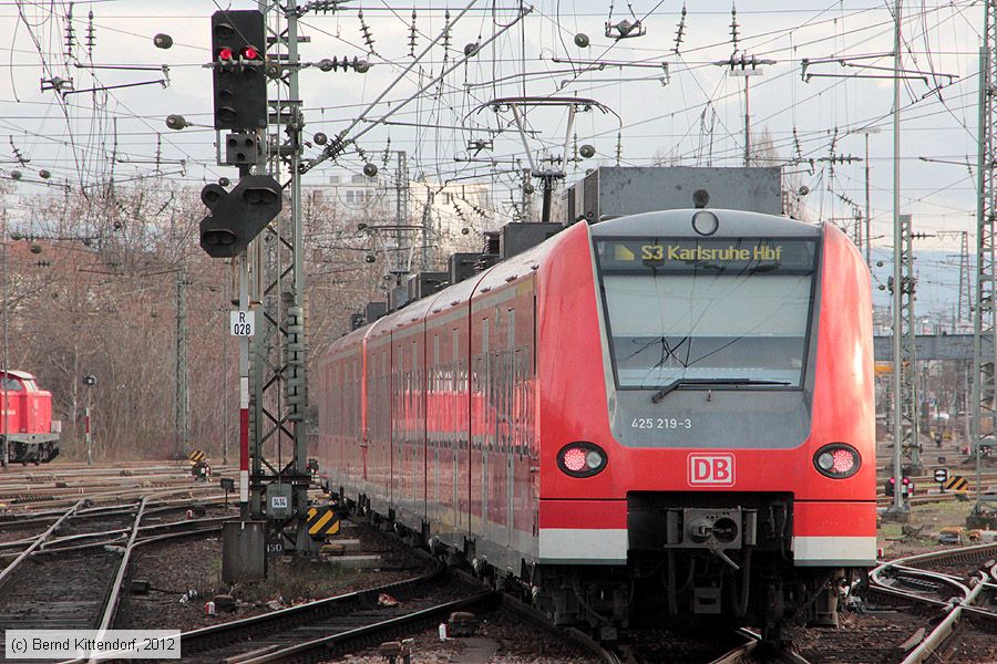 Deutsche Bahn - 425219-3
/ Bild: db4252193_bk1212280030.jpg