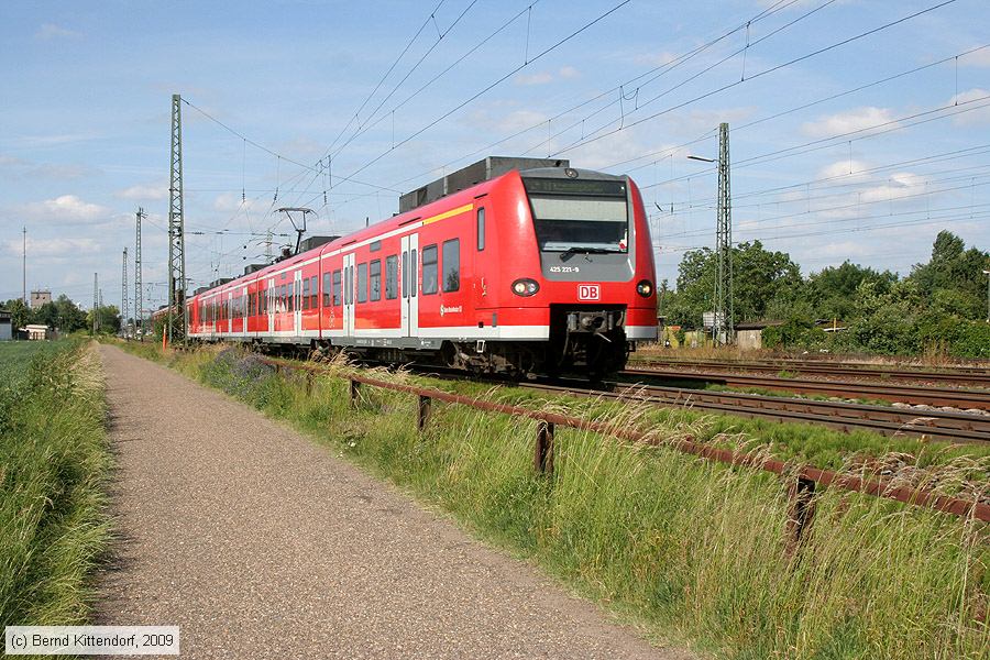 Deutsche Bahn - 425221-9
/ Bild: db4252219_bk0906040075.jpg