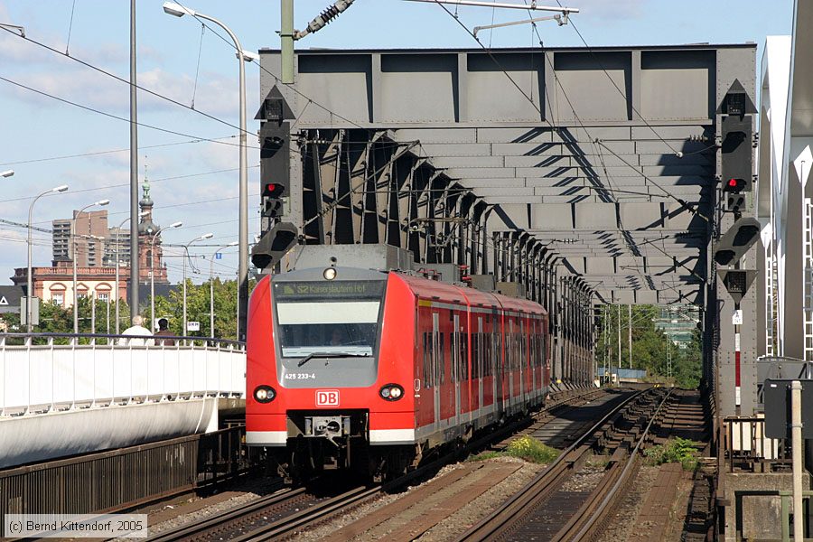 Deutsche Bahn - 425233-4
/ Bild: db4252334_e0023691.jpg