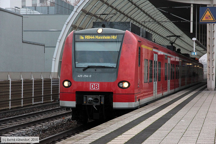 Deutsche Bahn - 425254-0
/ Bild: db4252540_bk1512100015.jpg