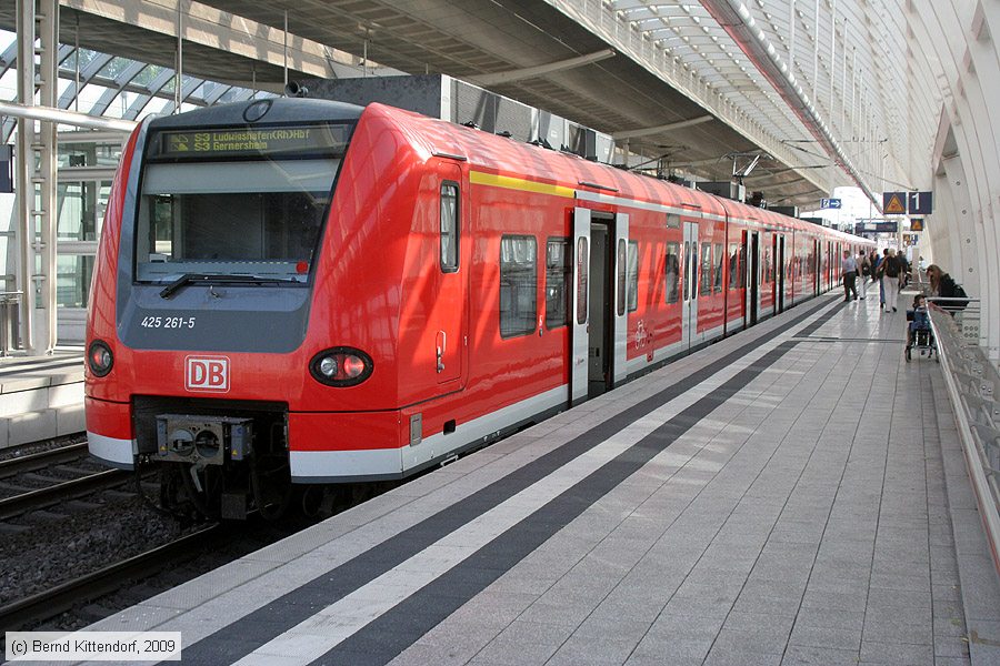 Deutsche Bahn - 425261-5
/ Bild: db4252615_bk0906030101.jpg