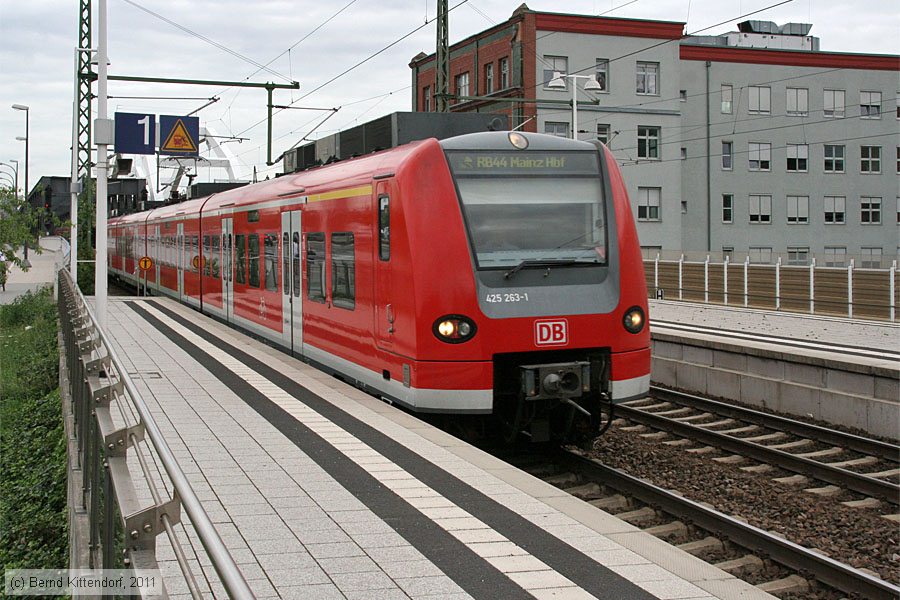 Deutsche Bahn - 425263-1
/ Bild: db4252631_bk1108050001.jpg Deutsche Bahn - 425263-1
/ Bild: db4252631_bk1108050001.jpg