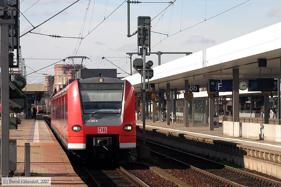 Deutsche Bahn - 425269-8
/ Bild: db4252698_bk0703040134.jpg