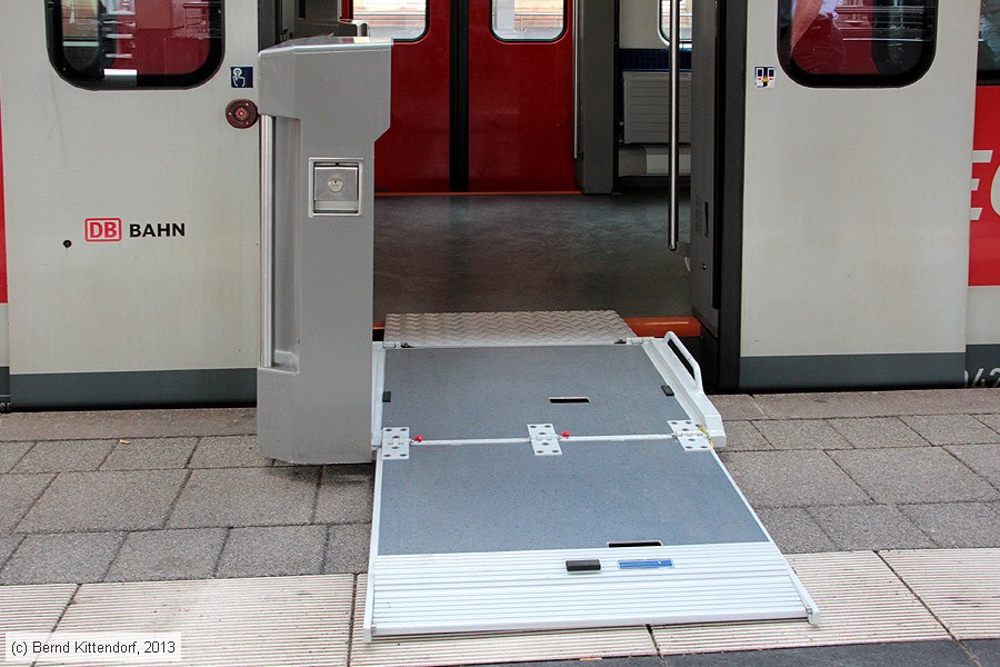 Deutsche Bahn - 425301-9
/ Bild: db4253019_bk1306210008.jpg