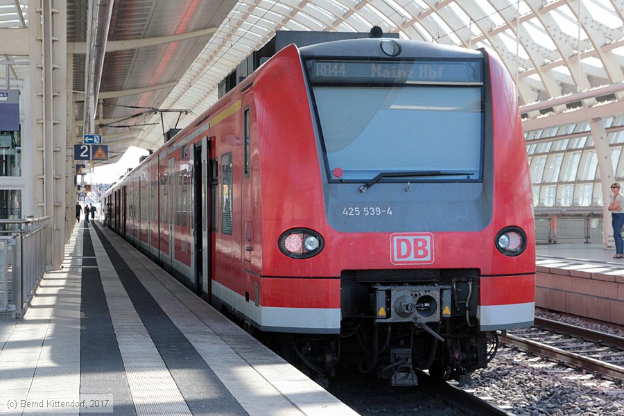 Deutsche Bahn - 425539-4
/ Bild: db4255394_bk1706140055.jpg