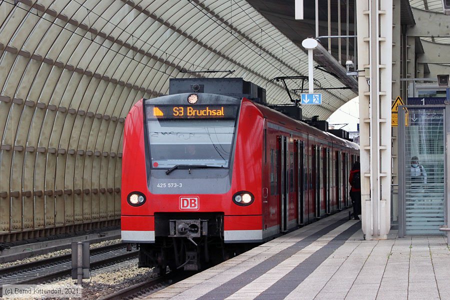 Deutsche Bahn - 425573-3
/ Bild: db4255733_bk2105120076.jpg