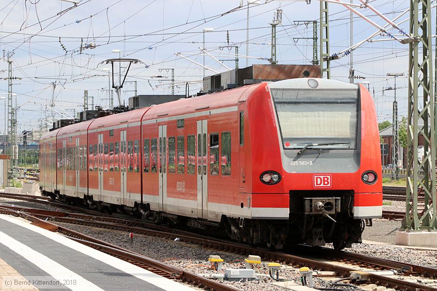 Deutsche Bahn - 425583-2
/ Bild: db4255832_bk1806210019.jpg Deutsche Bahn - 425583-2
/ Bild: db4255832_bk1806210019.jpg