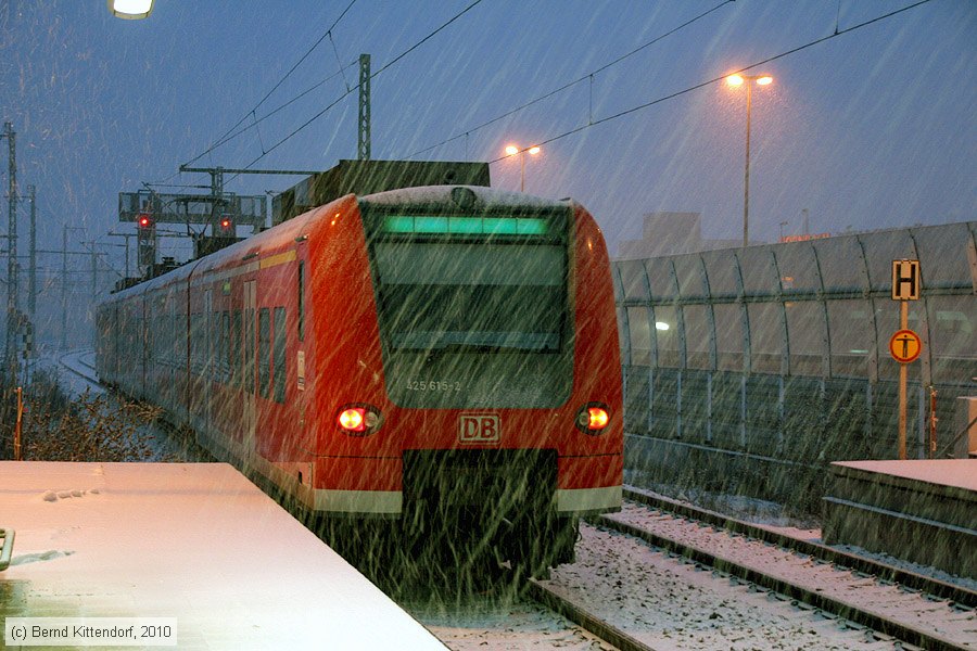 Deutsche Bahn - 425615-2
/ Bild: db4256152_bk1001300011.jpg
