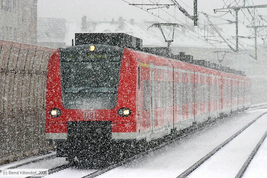 Deutsche Bahn - S-Bahn Rhein Neckar - 425716-8
/ Bild: db4257168_bk0603030043.jpg