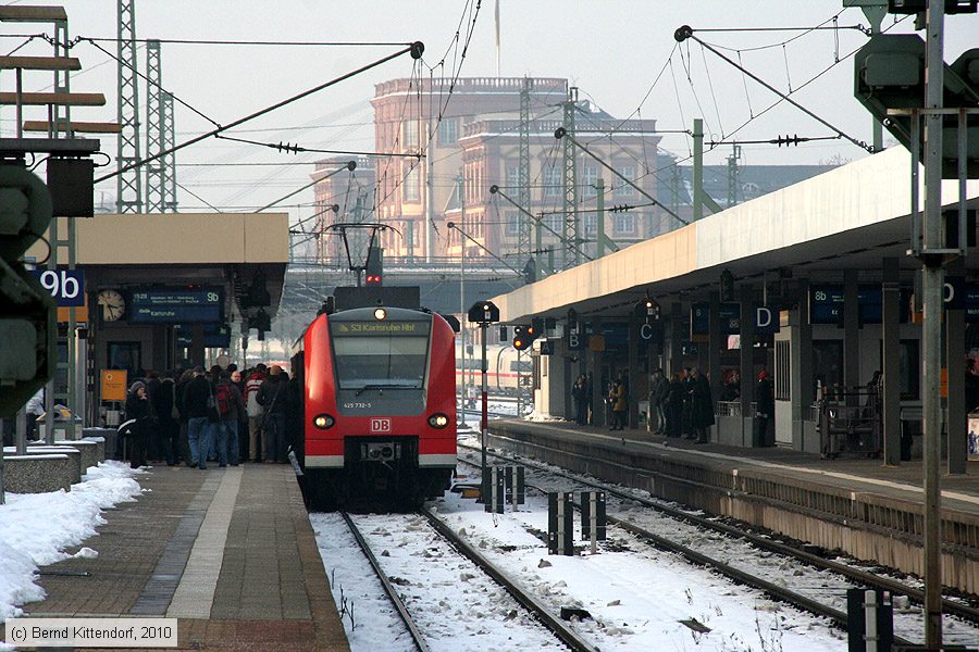 Deutsche Bahn - 425732-5
/ Bild: db4257325_bk1001140015.jpg