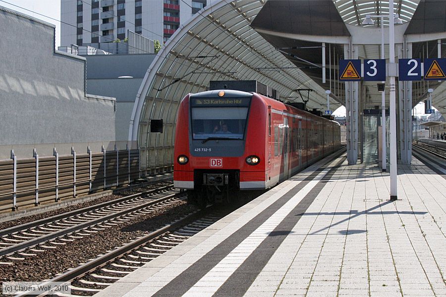 Deutsche Bahn - 425732-5
/ Bild: db4257325_cw1005210056.jpg