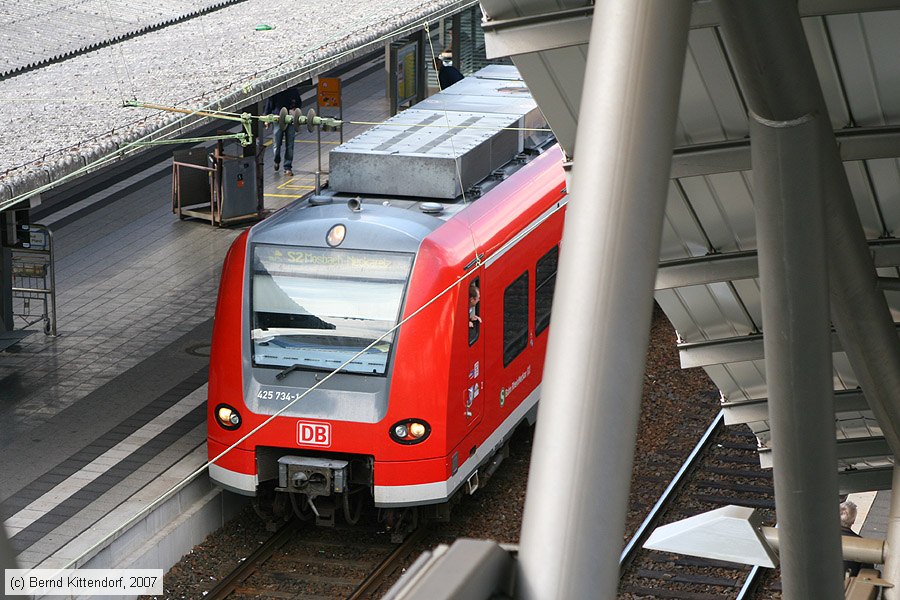 Deutsche Bahn - 425734-1
/ Bild: db4257341_bk0709290019.jpg