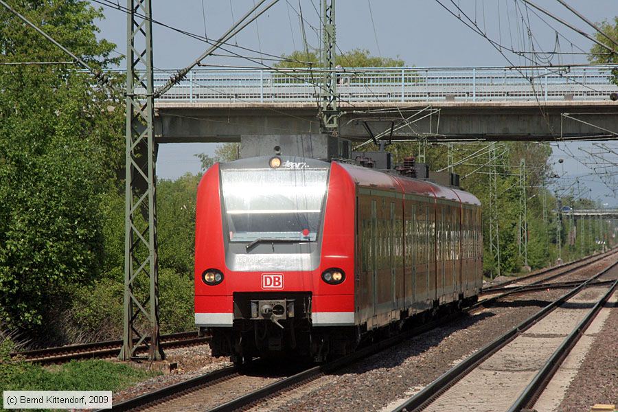 Deutsche Bahn - 425738-2
/ Bild: db4257382_bk0904250097.jpg